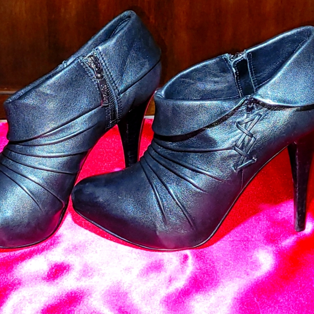 Guess Black Booties